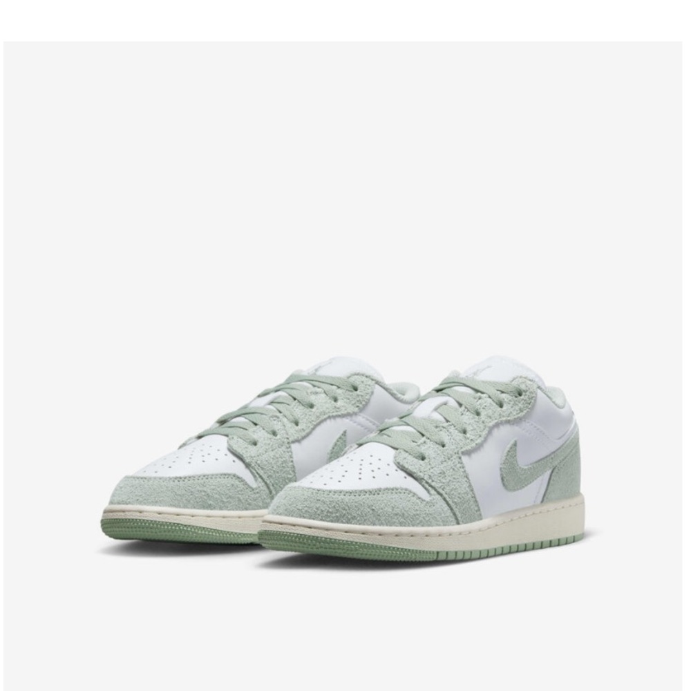 Nike Air Jordan 1 Low SE Seafoam Green Sage White Suede Youth Size 5.5